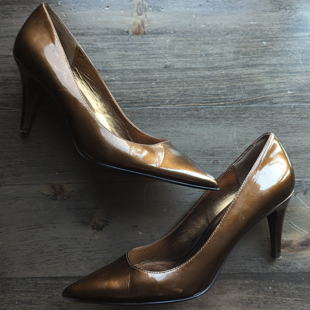 Pre-loved First Pumps in a beautiful Copper Color - size